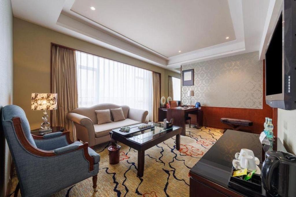 ยูราเซีย อินเตอร์เนชั่นแนล โฮเต็ล Hotel ตงกวน ภายนอก รูปภาพ